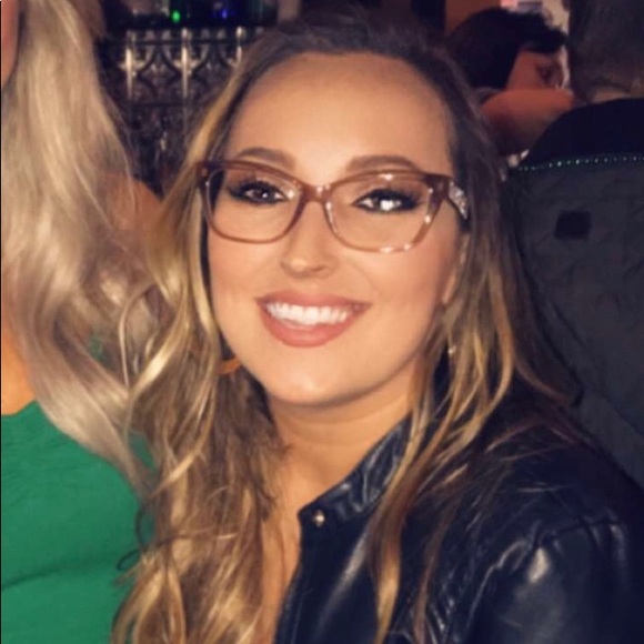 Meet your Posher, Megan - Picture 2 of 2